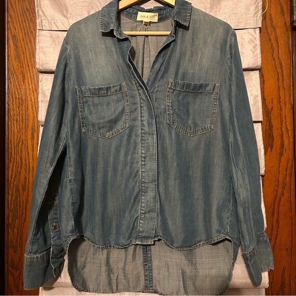 Anthropologie Cloth & Stone Women's Split Back Chambray Top Size‎ S Button Up - Picture 4 of 10